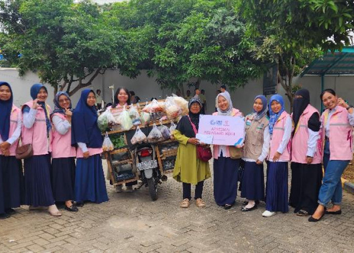 Apresiasi Pedagang Kecil Wanita di momen Hari Ibu, YBM dan Srikandi PLN UID Lampung Salurkan Bantuan