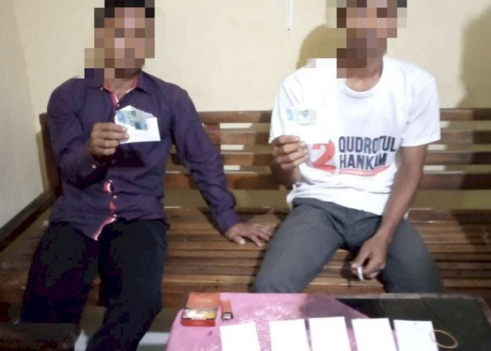 Viral! Warga Tangkap Tim Sukses Pasangan Qudratul-Hankam Bagikan Amplop Berisi Uang