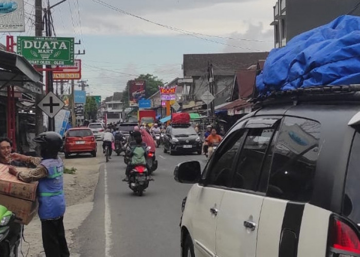Puncak Mudik, Jalinbar di Pesisir Barat Mulai Padat