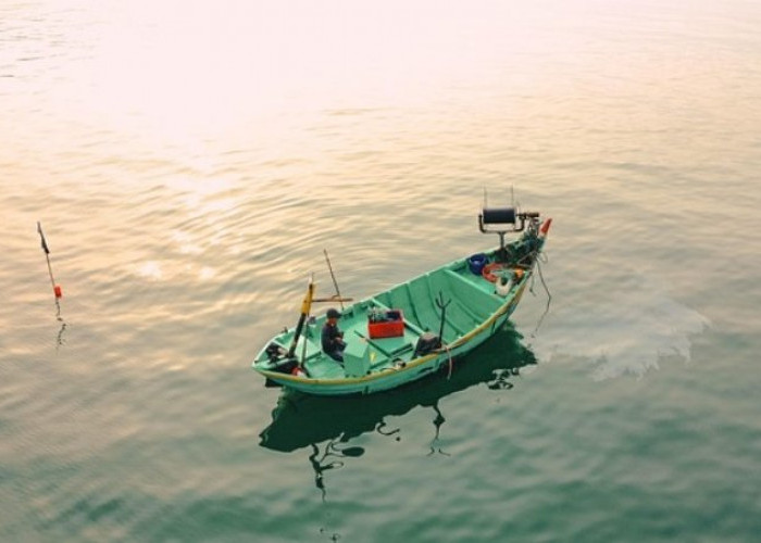 154 Kapal Nelayan Bandar Lampung Tak Melaut Imbas Abu Vulkanik GAK