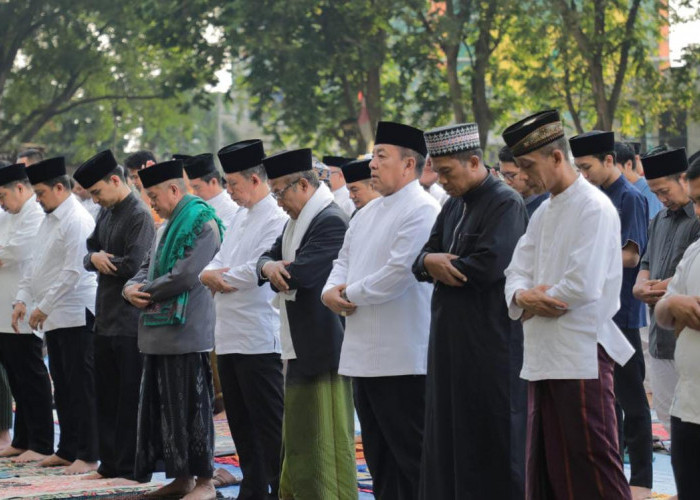 Gubernur Lampung Arinal Djunaidi Sholat Idul Adha di Lapangan Saburai