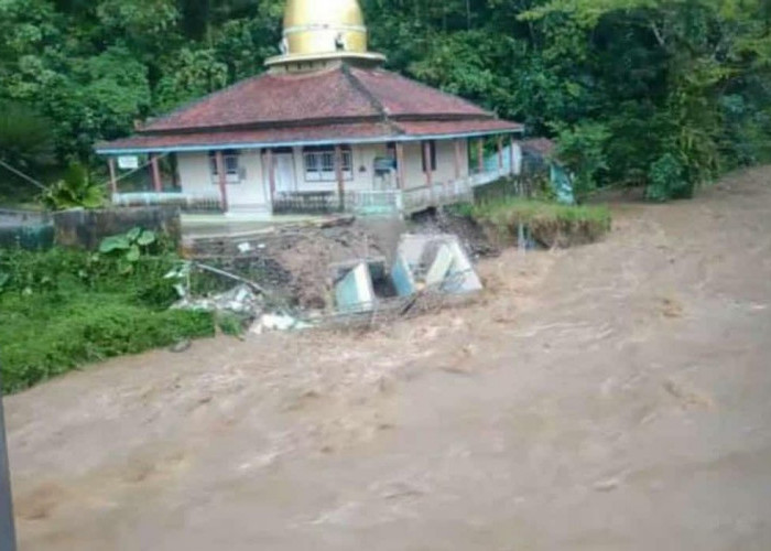 Banjir Bandang Way Tembakak, Masjid dan Rumah Terdampak
