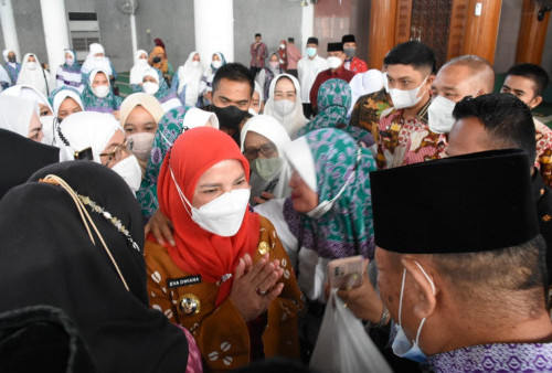 Walikota Eva Dwiana Hadiri Pelepasan Jamaah Haji