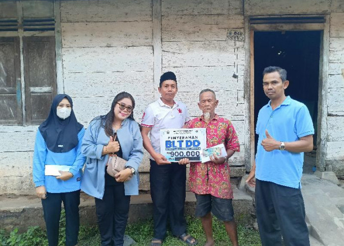 Salurkan BLT DD Tahap Akhir, Berto Julian :Insya Allah Tepat Sasaran dan Bermanfaat Bagi KPM 