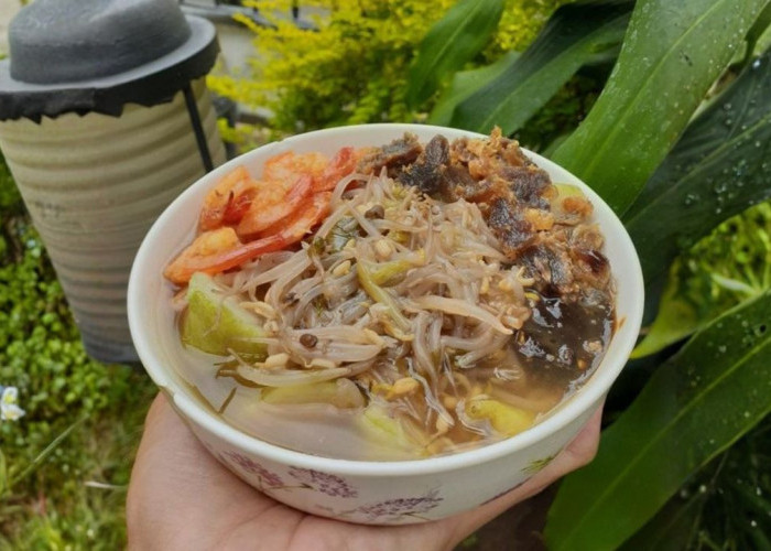 Lontong Mie Madura: Perpaduan Karbohidrat dan Cita Rasa Khas Pesisir