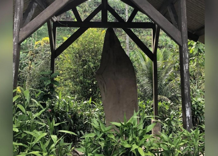 Sejarah dan Nilai Budaya Situs Batu Kujang di Kaki Gunung Salak