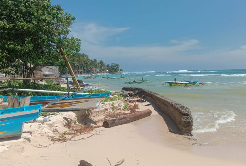 Talud Penahan Abrasi Pantai Tanjung Setia Rusak