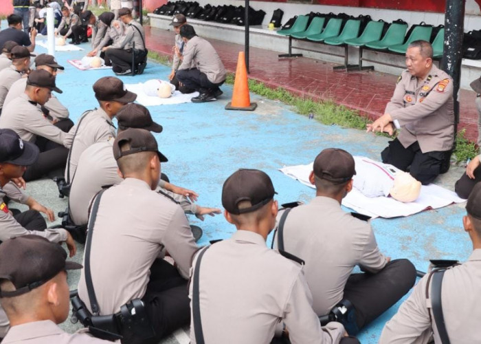 Si Dokkes Polresta Bandar Lampung Beri Pelatihan BHD Bagi Siswa Latja