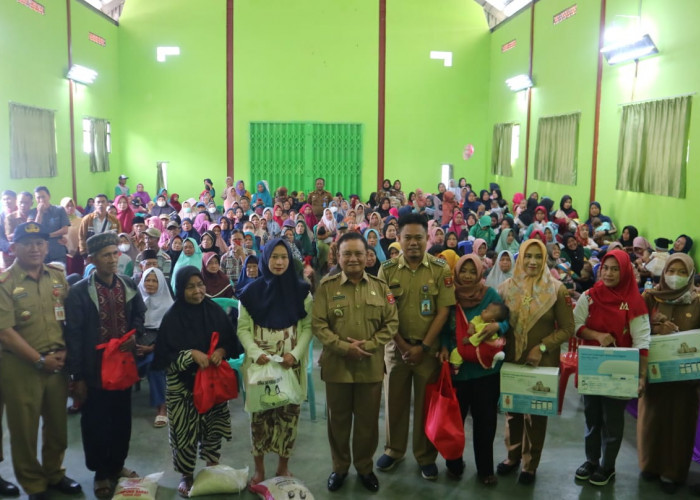 Jalin Silaturahmi di Sisa Masa Jabatan, Wabup Mad Hasnurin Bagikan 800 Paket Sembako 