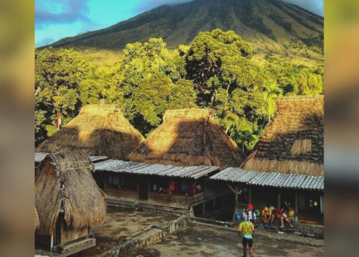 Jejak Megalitikum dan Kehidupan Adat di Lereng Gunung Inerie: Desa Wisata Tiworiwu