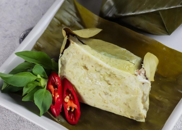 Tum Ayam, Hidangan Tradisional Bali yang Kaya Rempah dan Aroma Daun Pisang