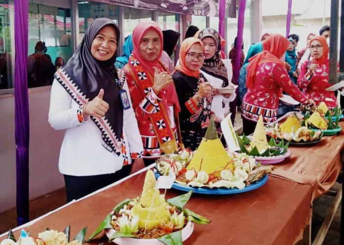 Camat Apresiasi Lomba Nasi Tumpeng Pada EPP 2023 di Pekon Mekarjaya 