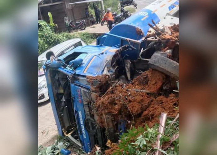 Rem Blong, Truk Tangki BBM Pertamina Tabrak Tebing di Jalur Sukabumi-Suoh, Lampung Barat 