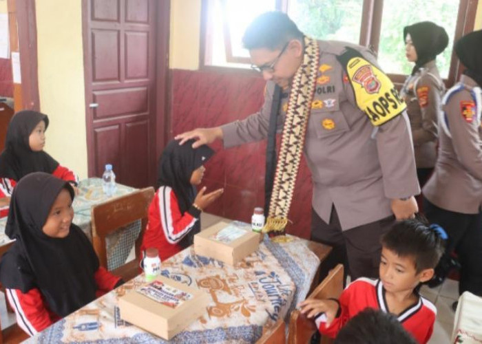 Polres Lampung Selatan Gelar Program Makan Bergizi Gratis untuk Anak Sekolah