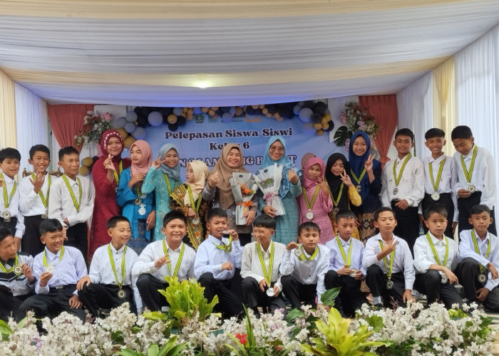 Selesai Tempuh Pendidikan Enam Tahun, 75 Peserta Didik MIN 2 Lampung Barat Diwisuda 