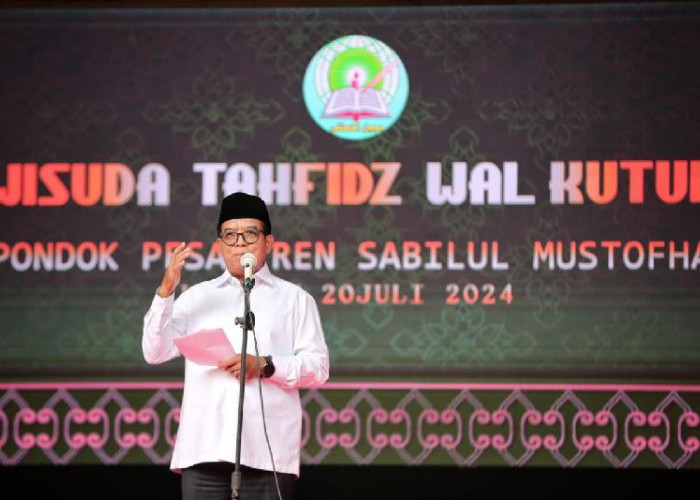 Pj Gubernur Samsudin Hadiri Wisuda Tahfidz Wal Kutub di Pondok Pesantren Sabilul Musthofa Lampung