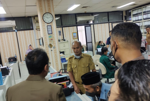 Halal Bihalal, Mingrum Gumay Tak Segan Kunjungi Ruangan Staff DPRD Lampung