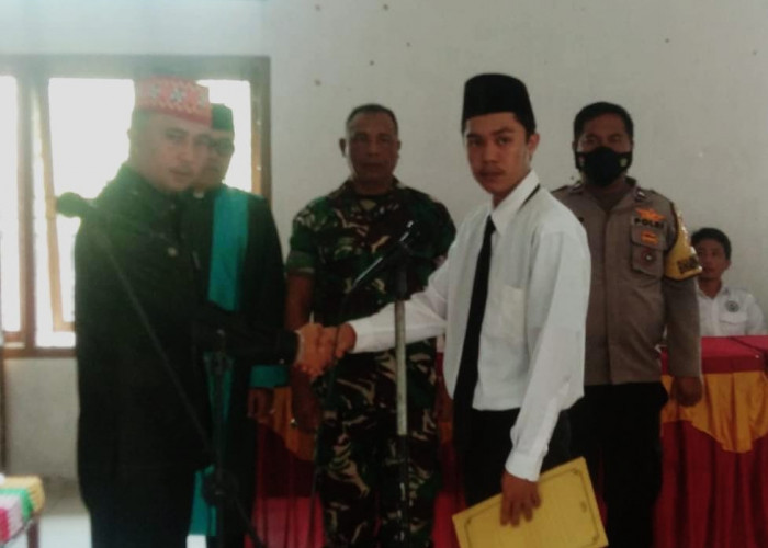 ﻿Wakili Bupati, Camat Balikbukit Lantik PAW Anggota LHP Sedampahindah 