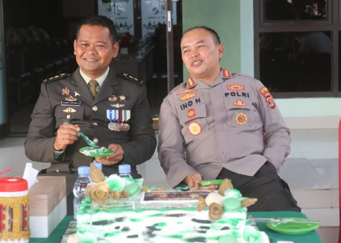 Puluhan Anggota Polres Beri Kejutan HUT TNI Ke-78 di Kodim 0410/KBL