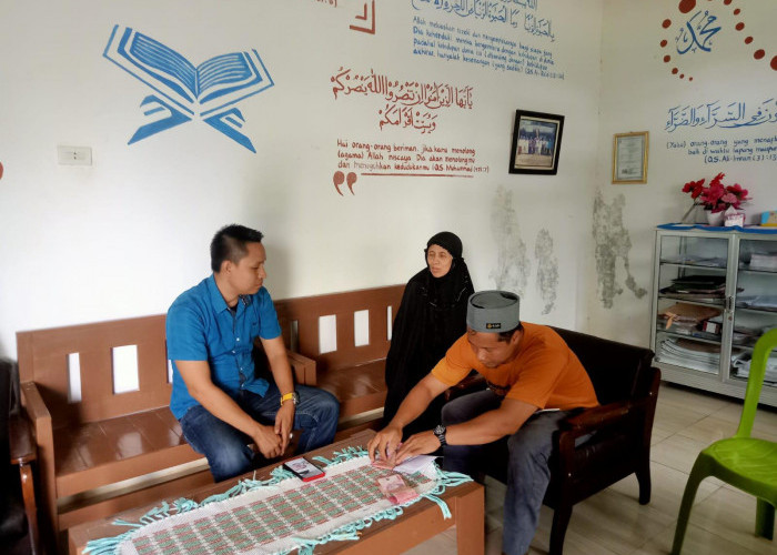 Sejumlah Wartawan di Lampung Utara Santuni Yatim Piatu di Pondok Al Mursin