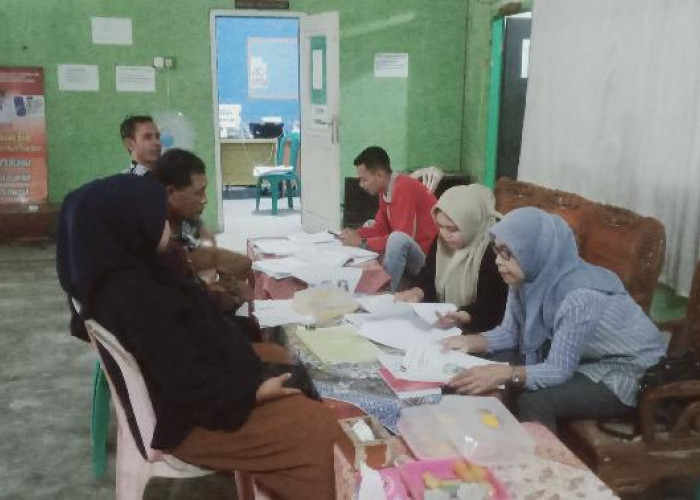 Tim Verifikasi Kecamatan Jatiagung Monev APBDes Desa Sidodadi Asri 