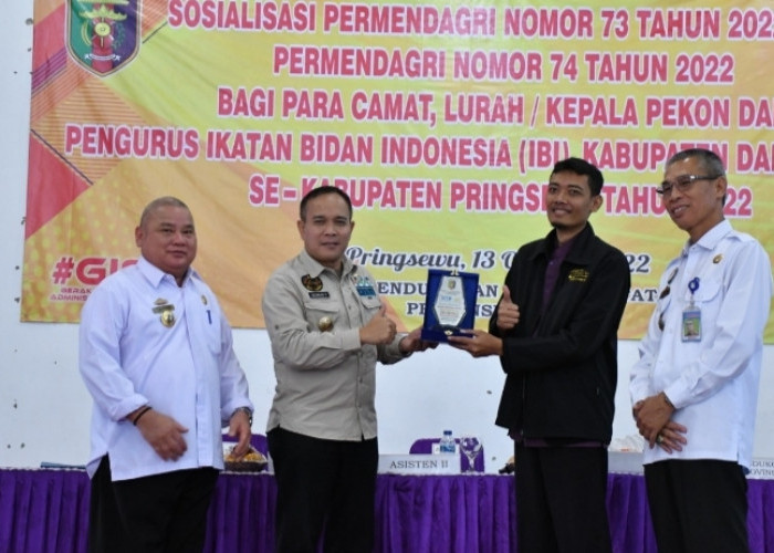 Buat Terobosan Aplikasi Getuk Sewu, UAP Terima Penghargaan dari Disdukcapil Lampung