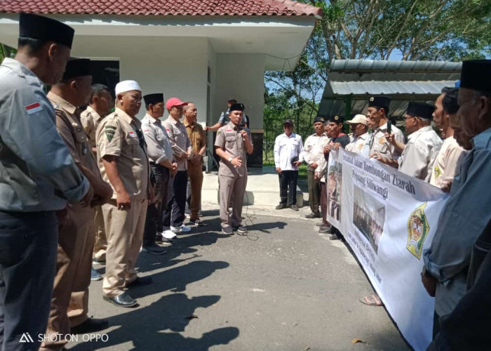 Keluarga PSI Bersatu Lampung Barat Ziarah ke Makam Raden Ama Poeradiredja