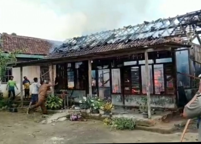 Lagi! Rumah Warga Pekon Semarang Jaya Dilalap Si Jago Merah