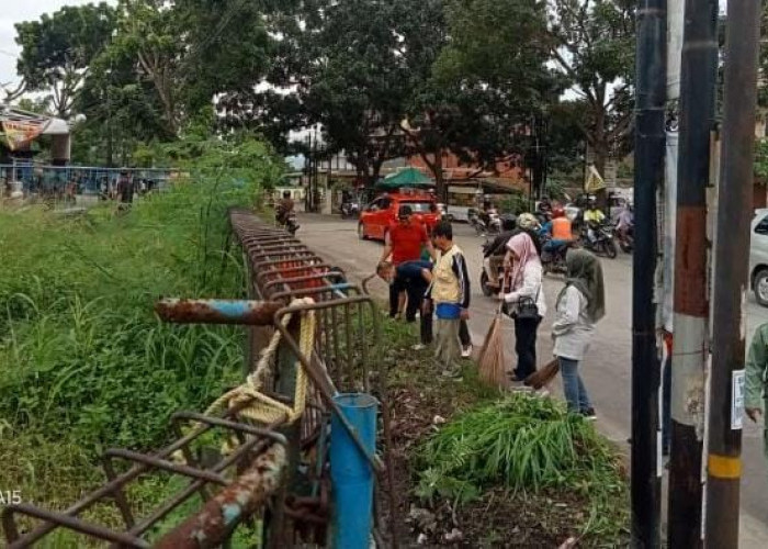Antisipasi Banjir, Kelurahan Sukabumi Indah Gelar Jumat Bersih