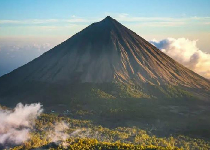 Inerie: Piramida Alam yang Menantang di Timur Flores