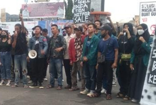 ALM dan P2KBL Kembali Gelar Aksi di Tugu Adipura