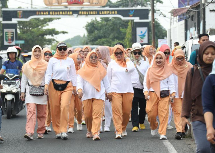 Maidawati Retnoningsih Samsudin Lepas Jalan Sehat dan Ikuti Senam Bersama Hari Kesehatan Nasional