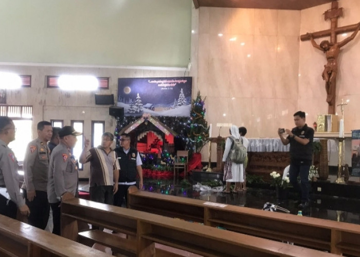 Pengamanan Misa Natal, Polres Pringsewu Lakukan Sterilisasi Gereja