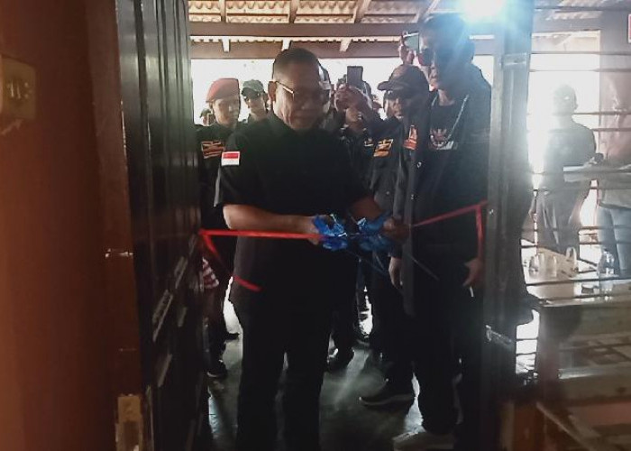 Resmikan Kantor Sekretariat Baru Grib Jaya PAC Jatiagung Santuni Anak Yatim-piatu 