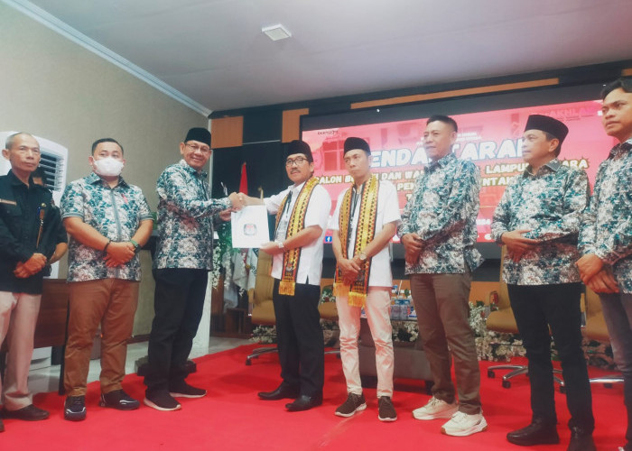 Usai Deklarasi, HAR-LI Daftar ke KPU Lampung Utara Dikawal Ribuan Relawan