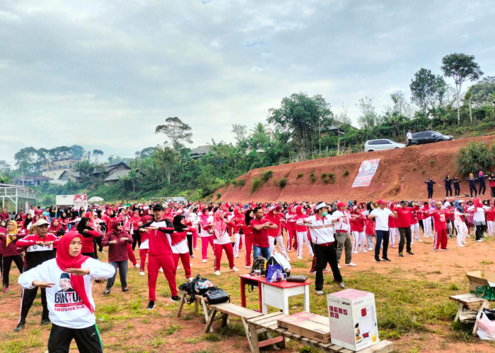 Relawan Ganjar Gelar Senam Bersama Masyarakat Kabupaten Lambar di Way Tenong 