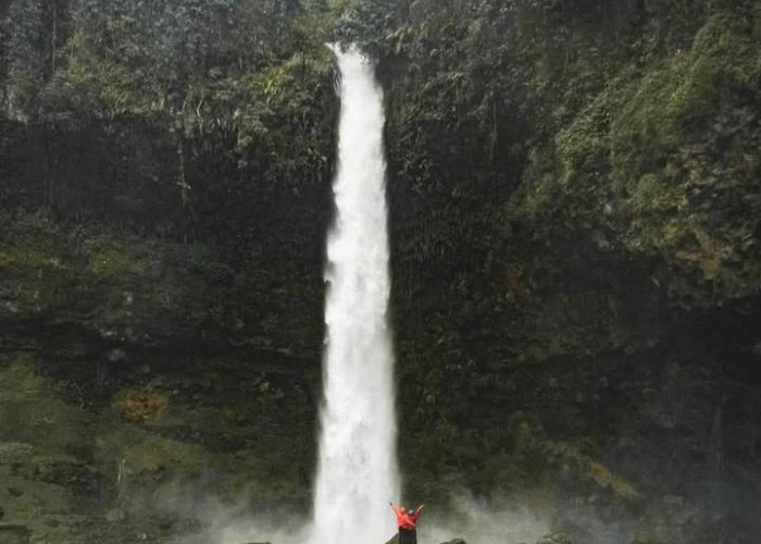 Curug Ciparay Tasikmalaya: Pesona Air Terjun Kembar yang Menantang Dijelajahi