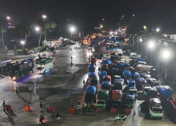 Antrean Truk Logistik di Bakauheni Mengular Usai Pembatasan Angkutan Lebaran Dicabut