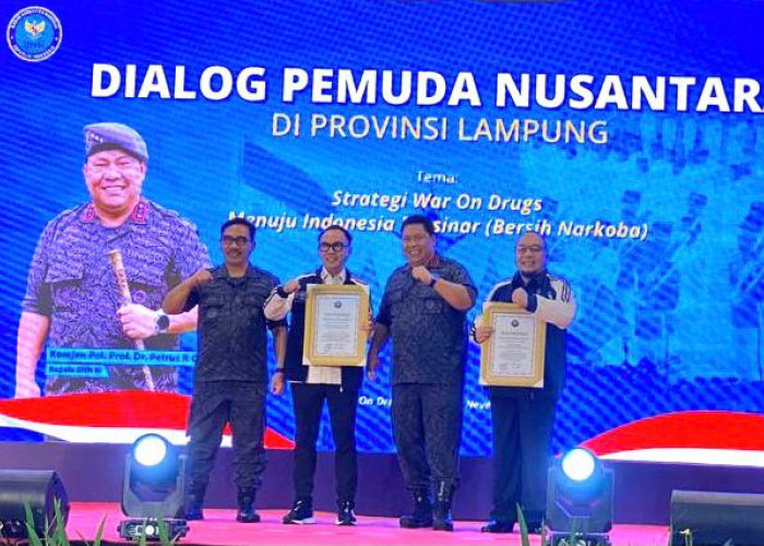 Berperan Aktif Wujudkan P4GN, Ketua GRANAT Lampung dan Bupati Way Kanan Raih Penghargaan BNN RI