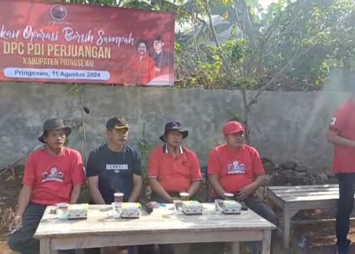PDIP Pringsewu Hidupkan Budaya Gotong Royong Lewat Aksi Bersih Irigasi