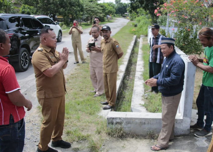 Bupati Nanang Ermanto Janji Perbaiki Jalan Rusak di Kalianda dan Palas Tahun Ini