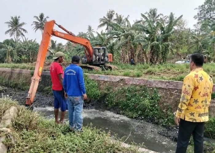 Jelang Musim Hujan, Pemkot Bandar Lampung Bersihkan Sungai dan Angkat Sedimentasi
