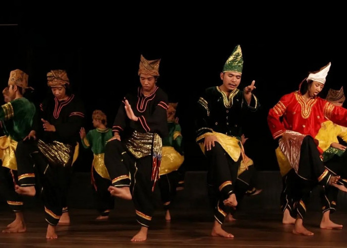 Pelestarian Adat dan Pertunjukan Seni di Istano Basa Pagaruyung