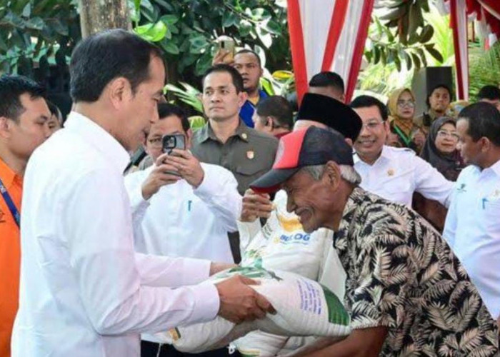 Jelang Jokowi Lengser, Anggaran Bansos 2024 Jauh Lebih Besar