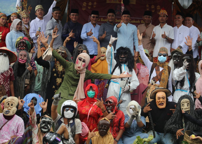 Sekura Tetap Hidup, Parosil Ajak Muli Mekhanai Jaga Budaya Lampung Barat