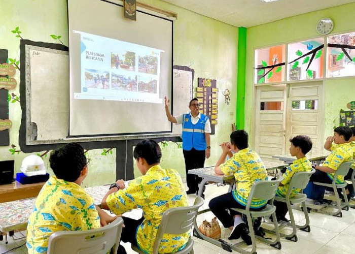 Peringati Hari Guru Nasional, PLN Kenalkan Ragam Energi Bersih di Sekolah Global Madani Lampung