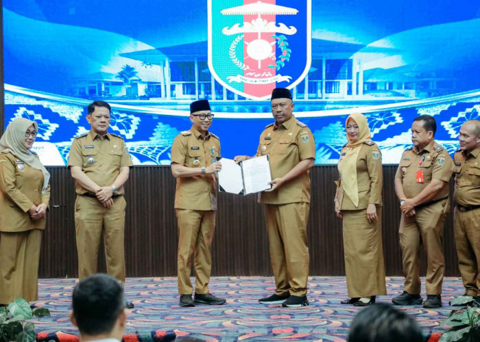 SK Mendagri Diserahkan, I Komang Koheri Jabat Plt Bupati Lampung Tengah