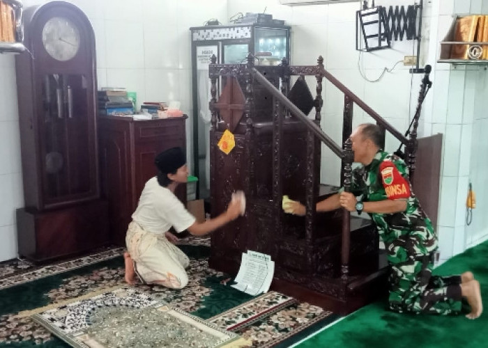 Koramil 410-05/TKP Gelar Karya Bakti Bersihkan Masjid Jami Al-Yaqin
