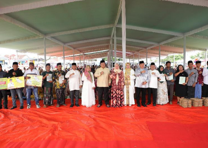 Bersama Ketua TP PKK Lampung, Gubernur Arinal Hadiri Pengajian Akbar di Lampung Timur