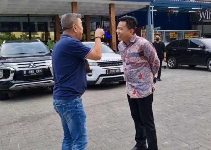 Ketua RT Rasa Bupati, Berani Geruduk Ruko yang Serobot Saluran Air hingga Bahu Jalan